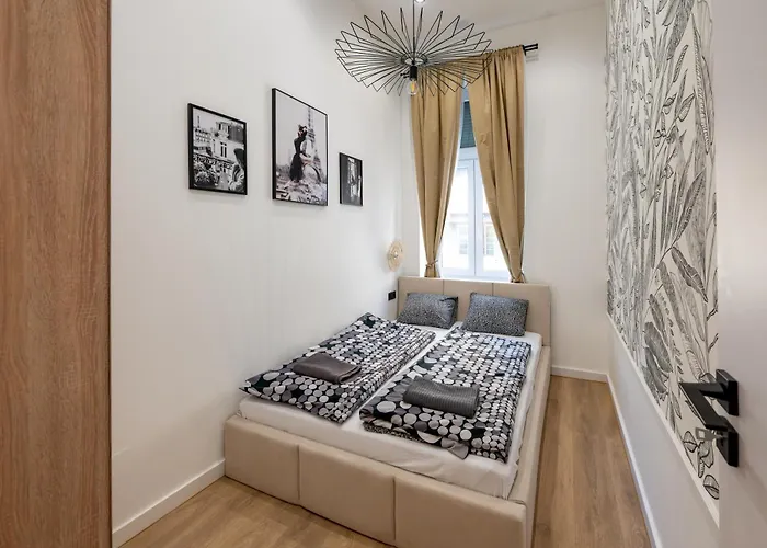 Wesselényi-w31-modern 3 Bedroom Apartment *